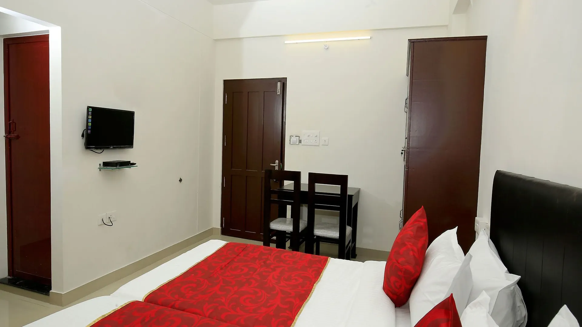 Oyo 10369 Technopark Phase 3 Hotel Thiruvananthapuram